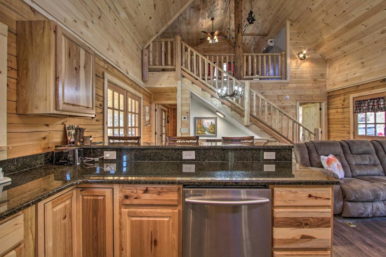 The Phoenix Cabin With Hot Tub In Gatlinburg! Bagian luar foto