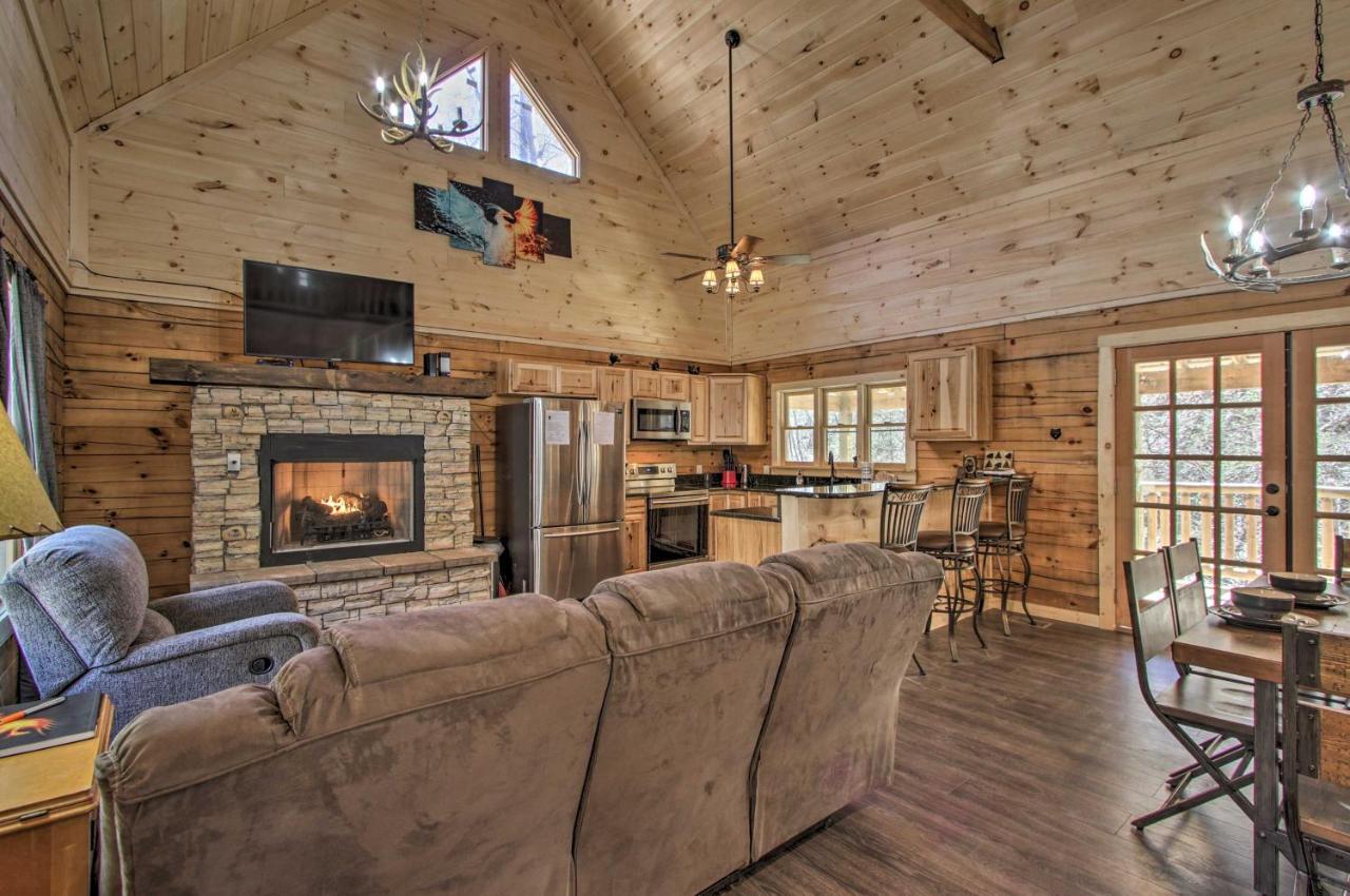 The Phoenix Cabin With Hot Tub In Gatlinburg! Bagian luar foto