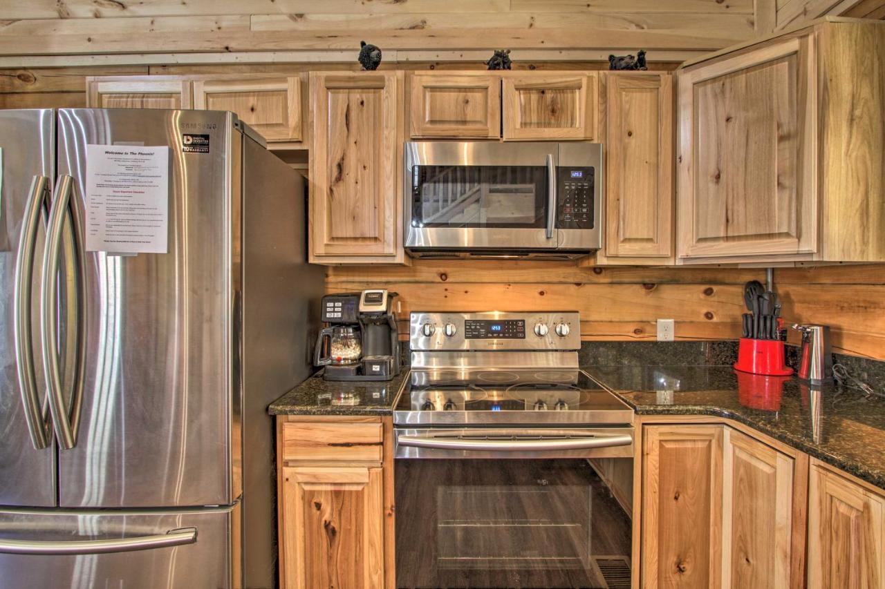 The Phoenix Cabin With Hot Tub In Gatlinburg! Bagian luar foto