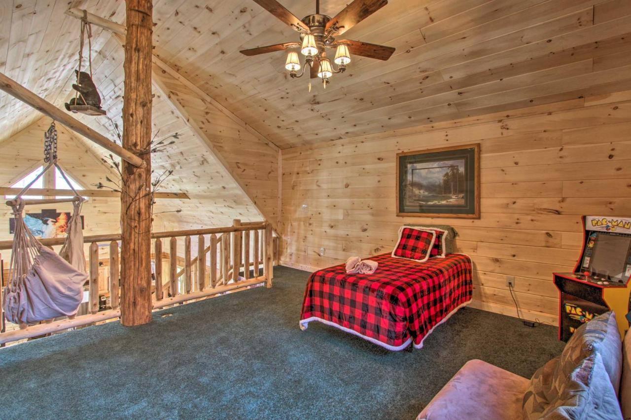 The Phoenix Cabin With Hot Tub In Gatlinburg! Bagian luar foto