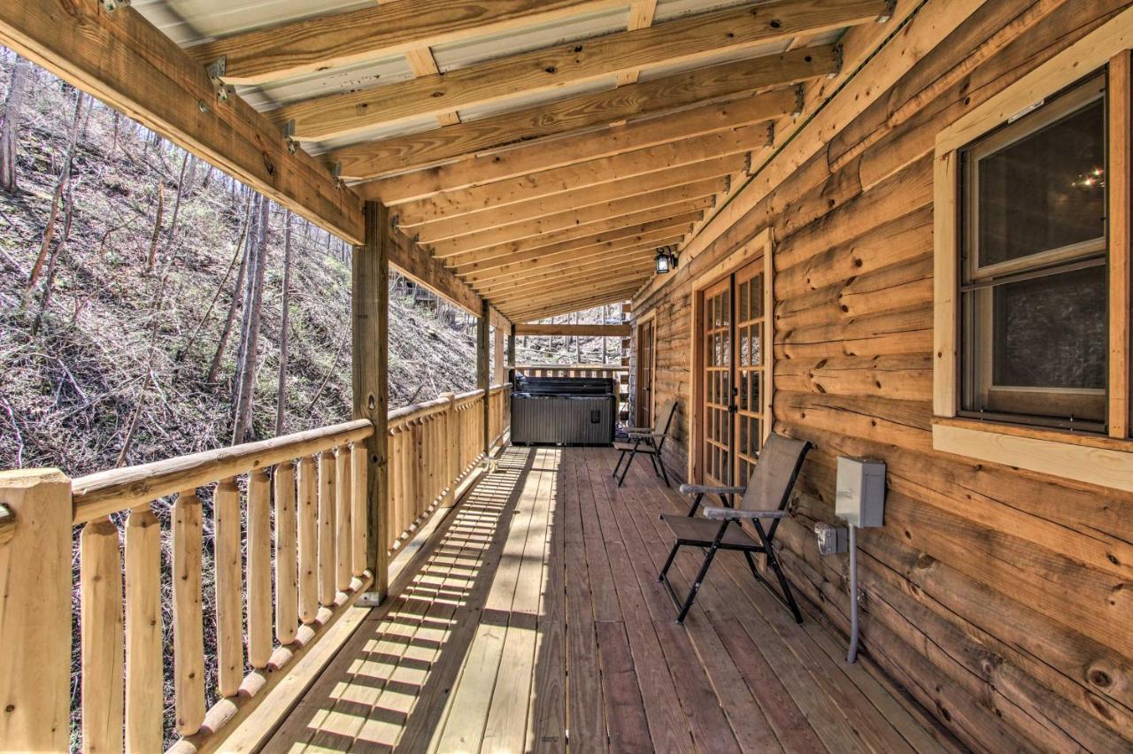The Phoenix Cabin With Hot Tub In Gatlinburg! Bagian luar foto
