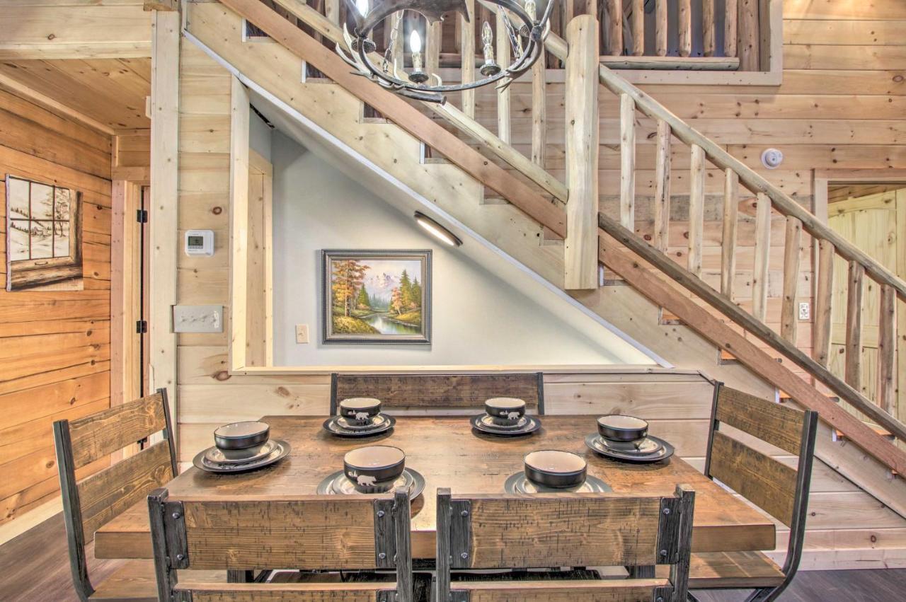 The Phoenix Cabin With Hot Tub In Gatlinburg! Bagian luar foto