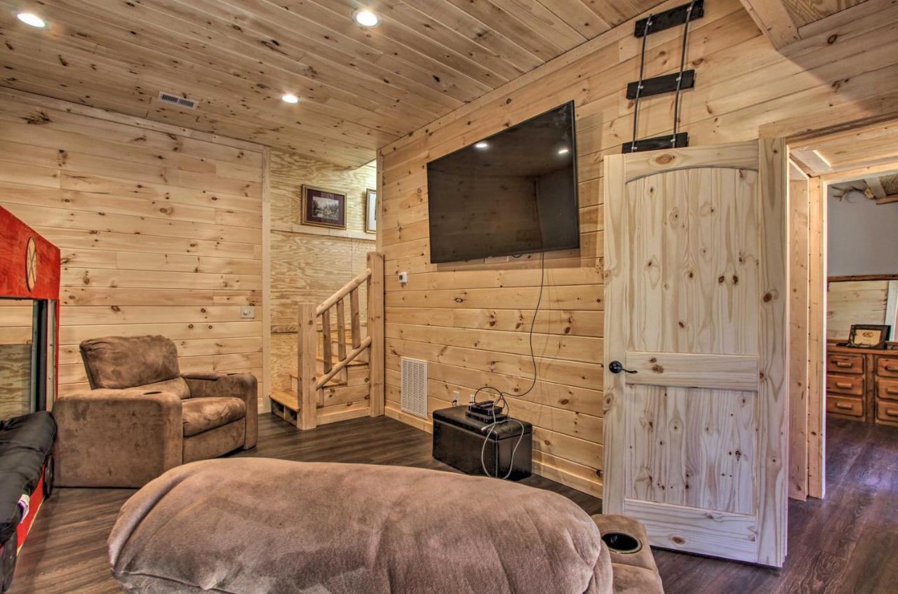 The Phoenix Cabin With Hot Tub In Gatlinburg! Bagian luar foto